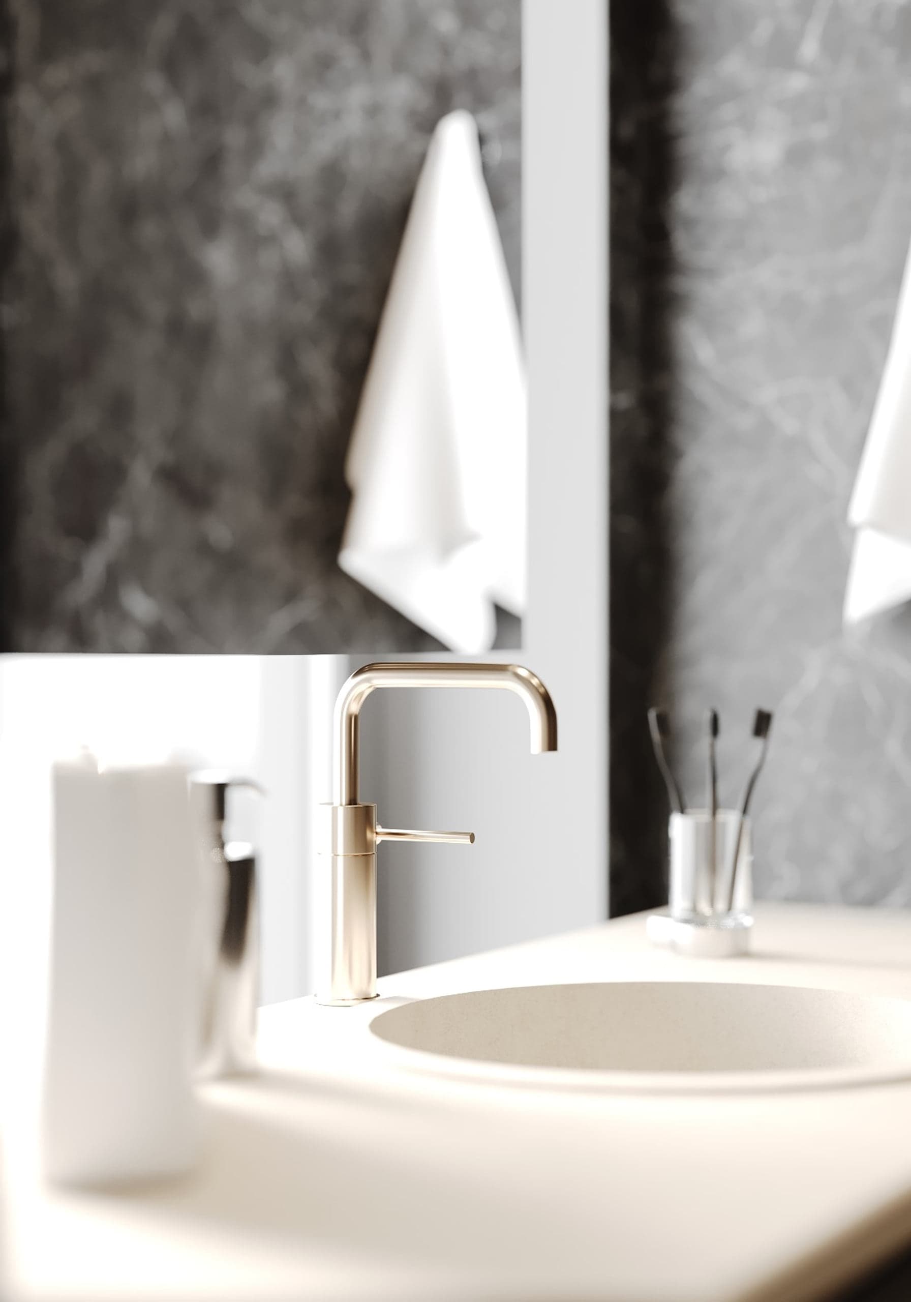 Detaliu robinet auriu pe vanity în Vila Tirol